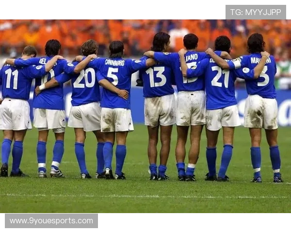 足球球星感动瞬间温情时刻回顾展现无尽激情与坚持的力量